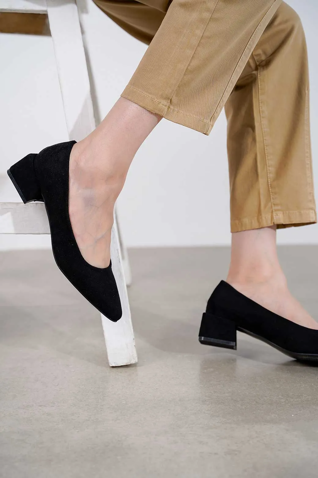 BLOCK HEEL PUMPS