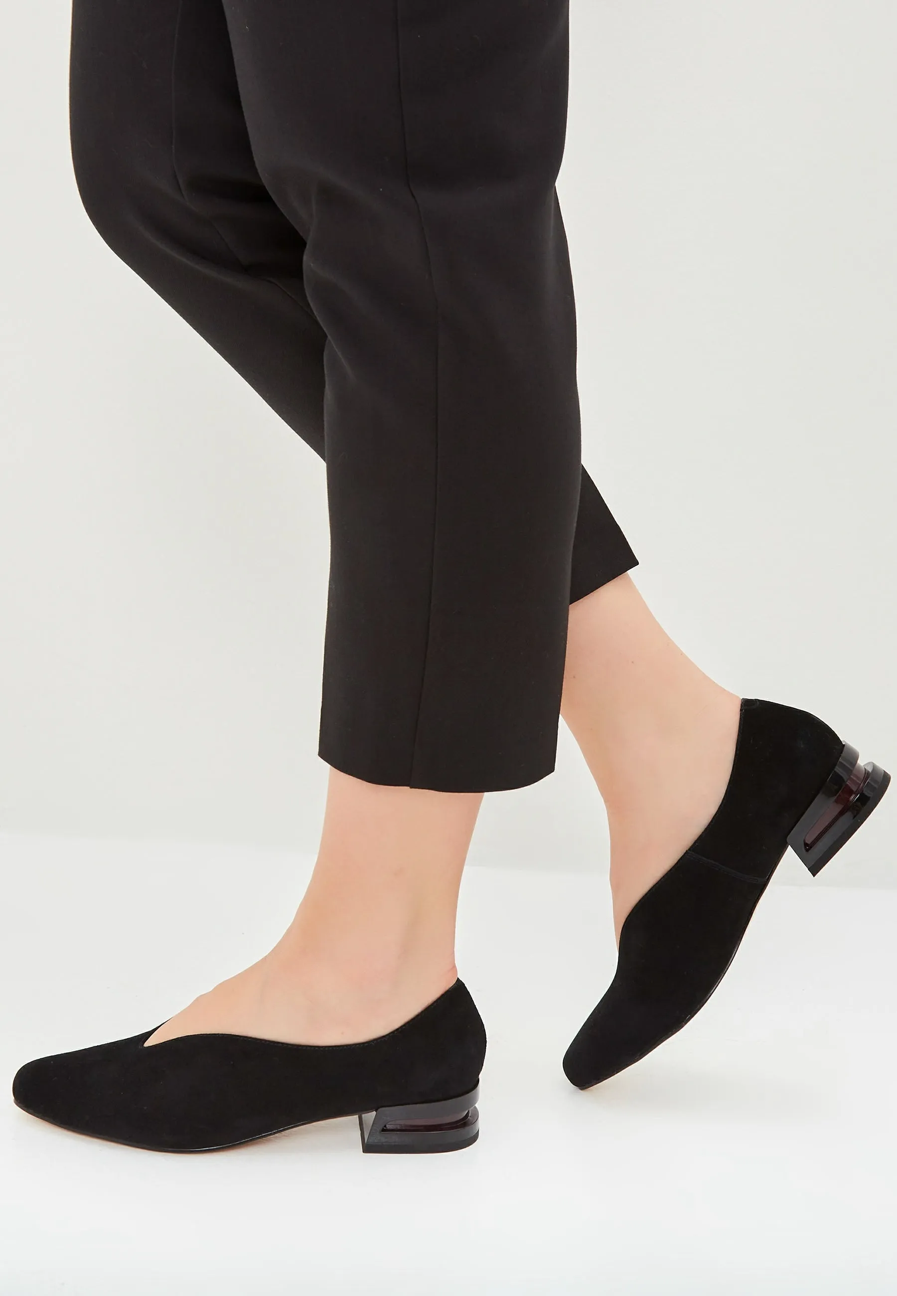 Pointed Tip Suede Ballerinas - Black