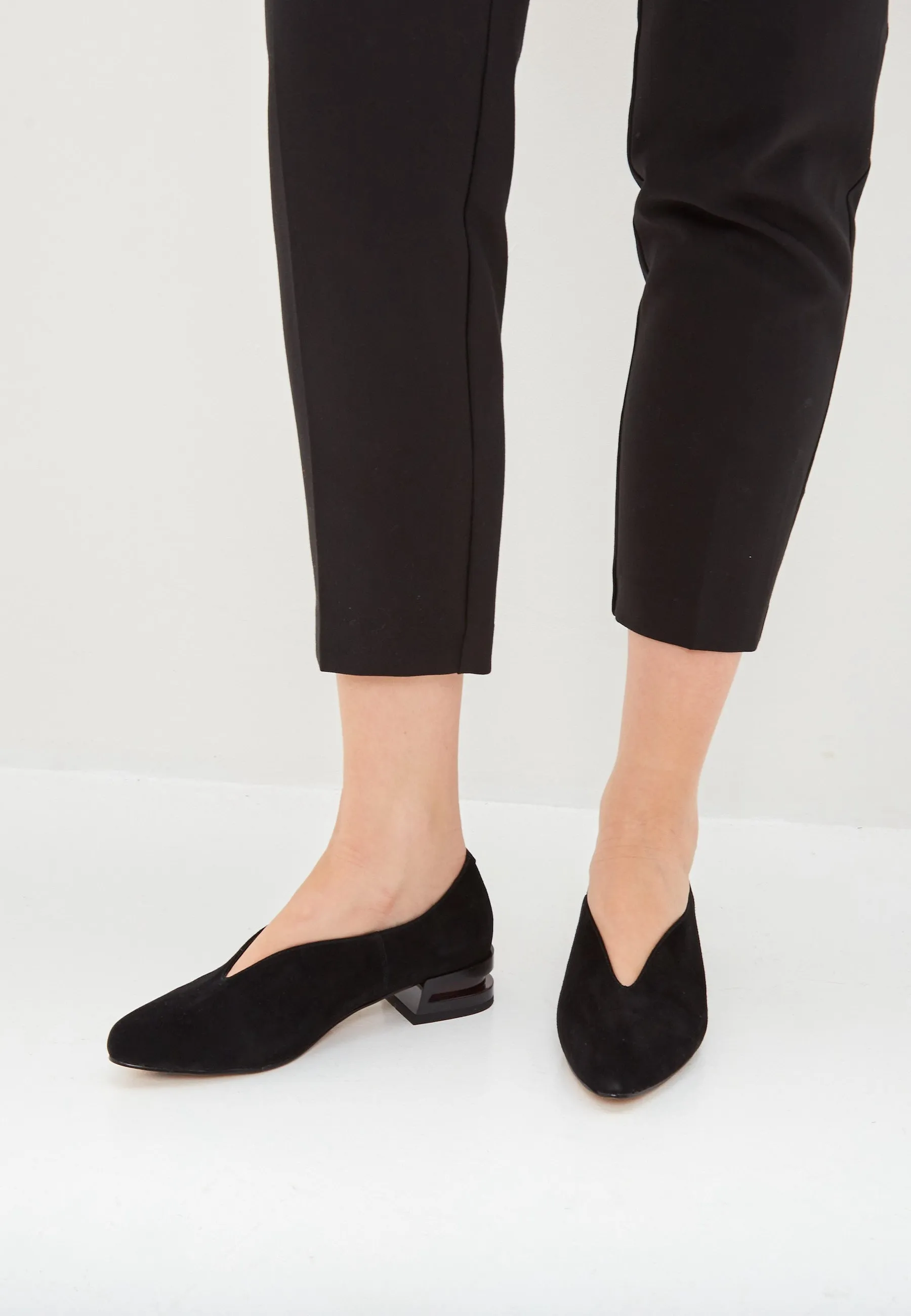 Pointed Tip Suede Ballerinas - Black